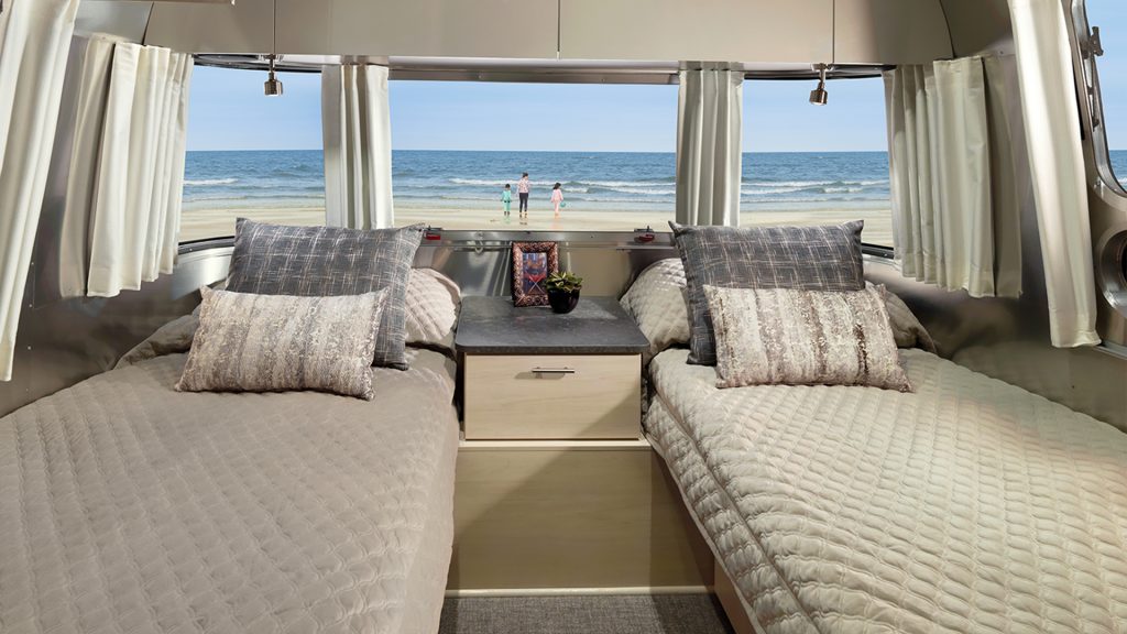 Airstream-Flying-Cloud-Twin-Bed-Option