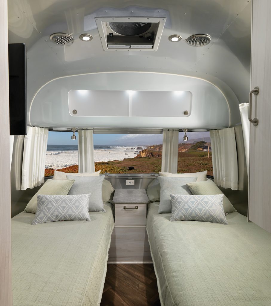Airstream-International-2023-23FB-Twin-Bed-Configuration
