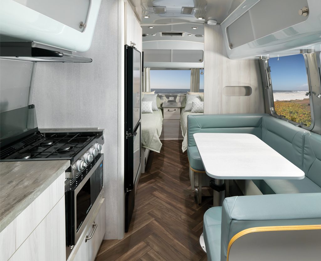 Airstream-International-23FB-Twin-Interior-Feature-with-Aisle
