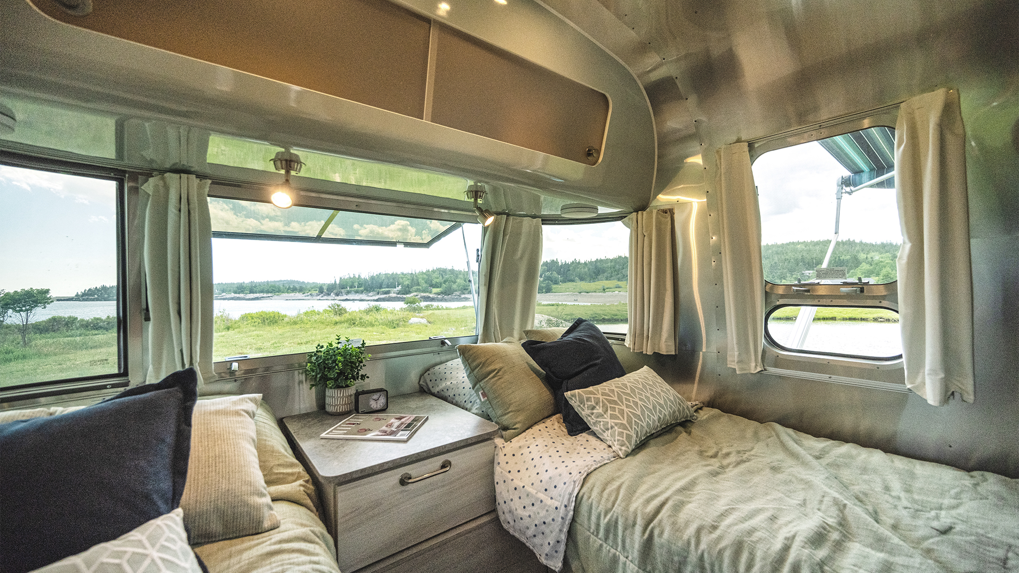 Airstream-International-23FB-Twin-Lifestyle