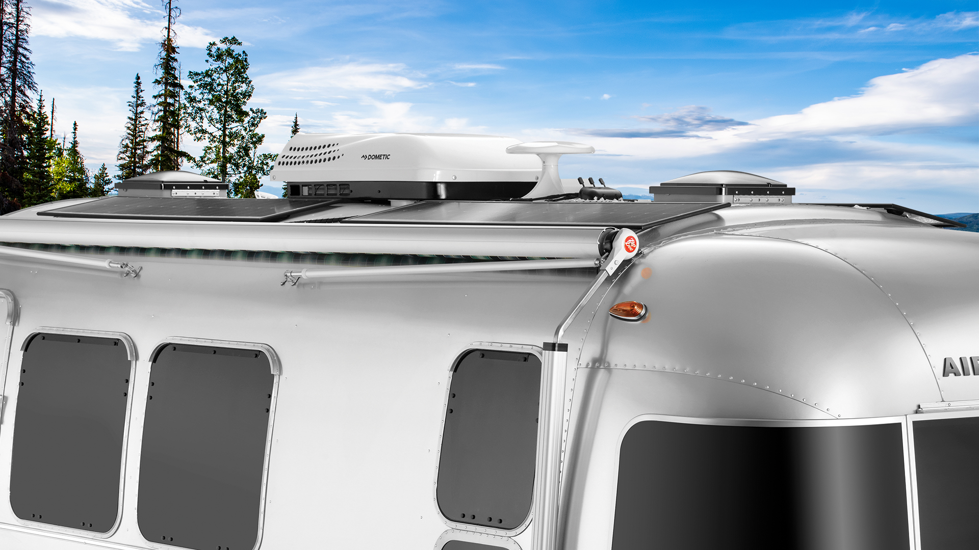 Airstream-300W-Solar-Packge-Option