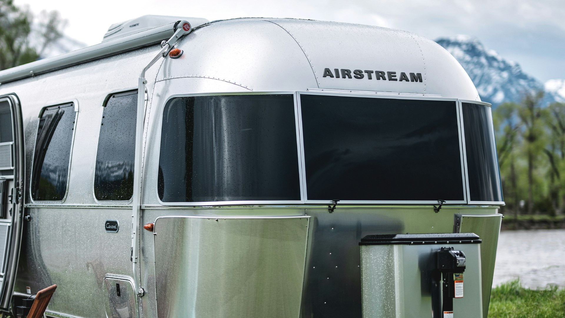 Airstream-Caravel-Travel-Trailer-Exterior-Pano-Window