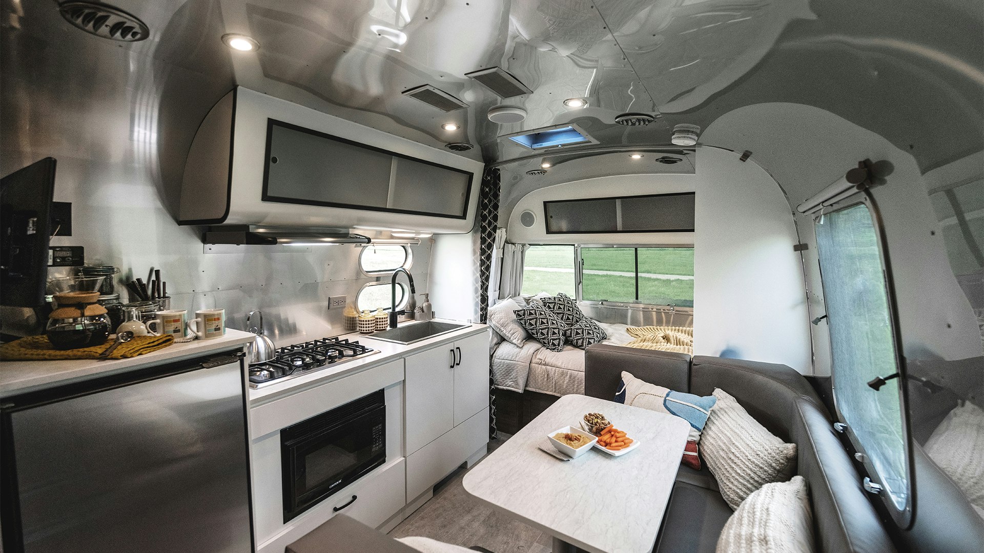 Caravel | Travel Trailers | Airstream 16RB, 19CB, 20FB, 22FB