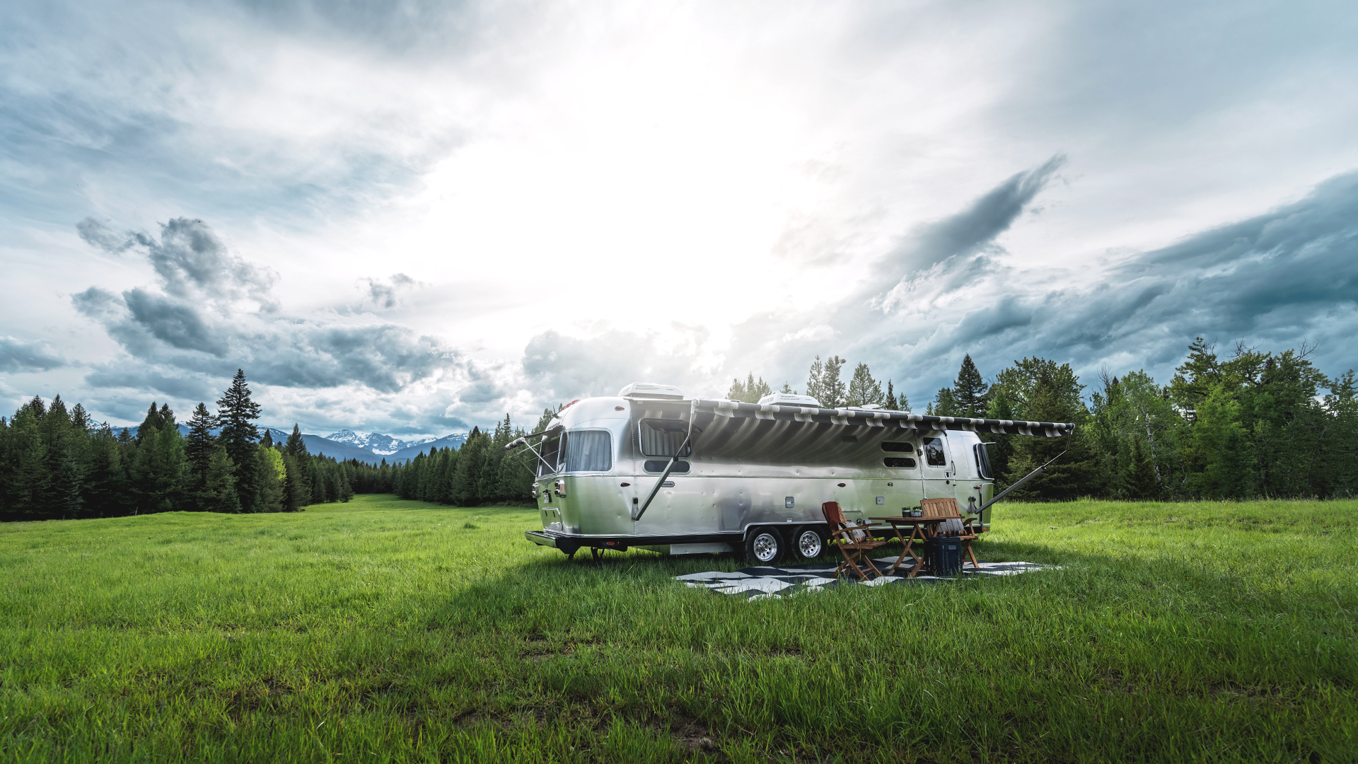 Airstream-Globetrotter-Travel-Trailer-Exterior-Rear-3QTR