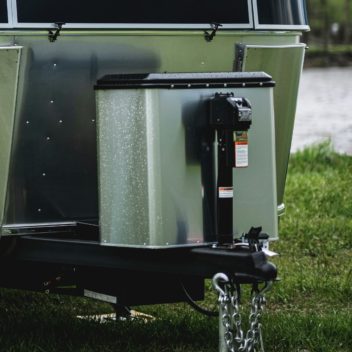 Airstream-Powered-Hitch-Jack