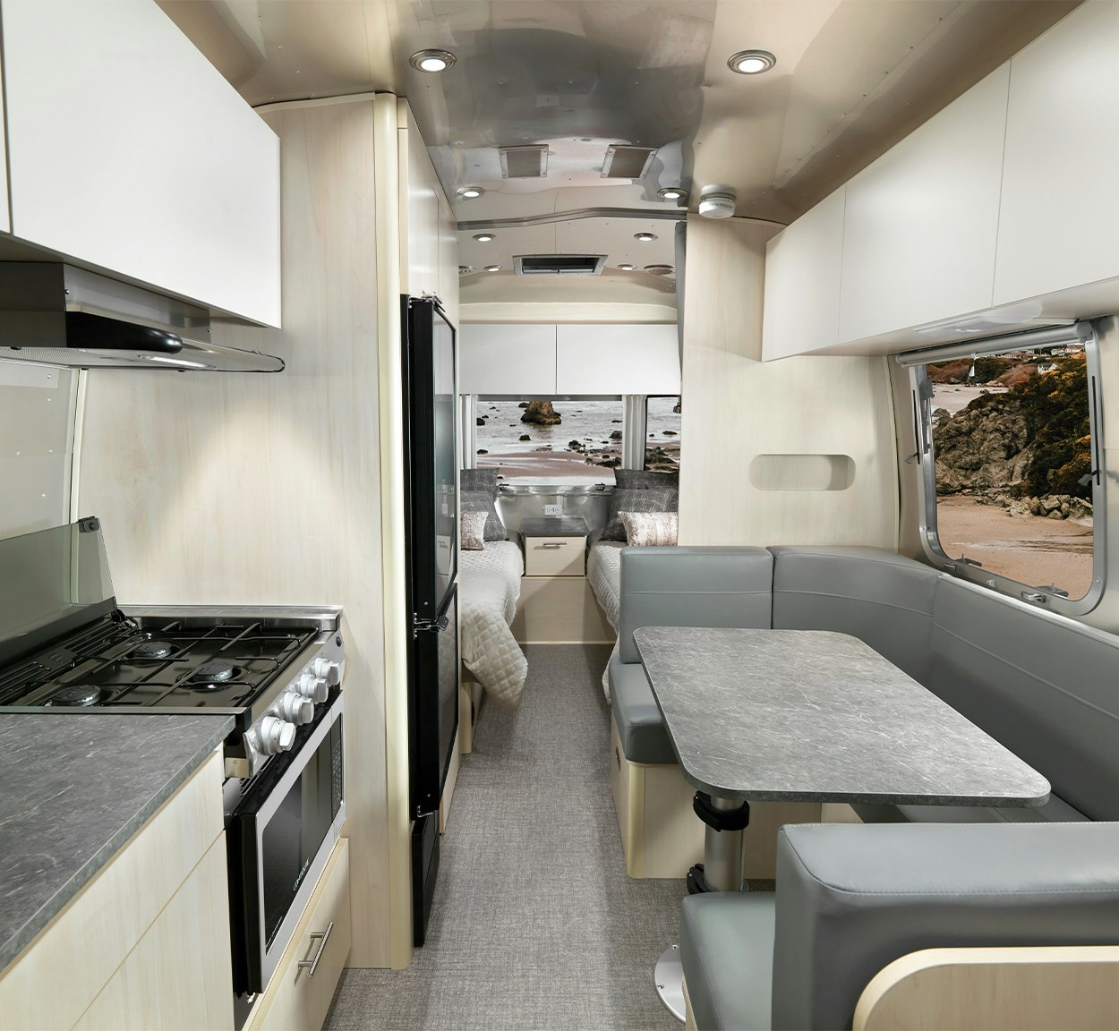 Features | Flying Cloud | Travel Trailers | Airstream