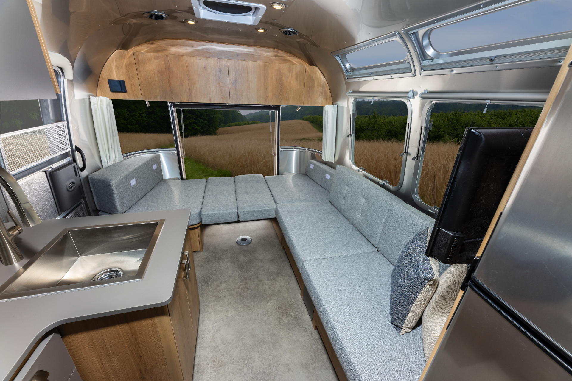 Airstream Trade Wind Fieldstone Decor