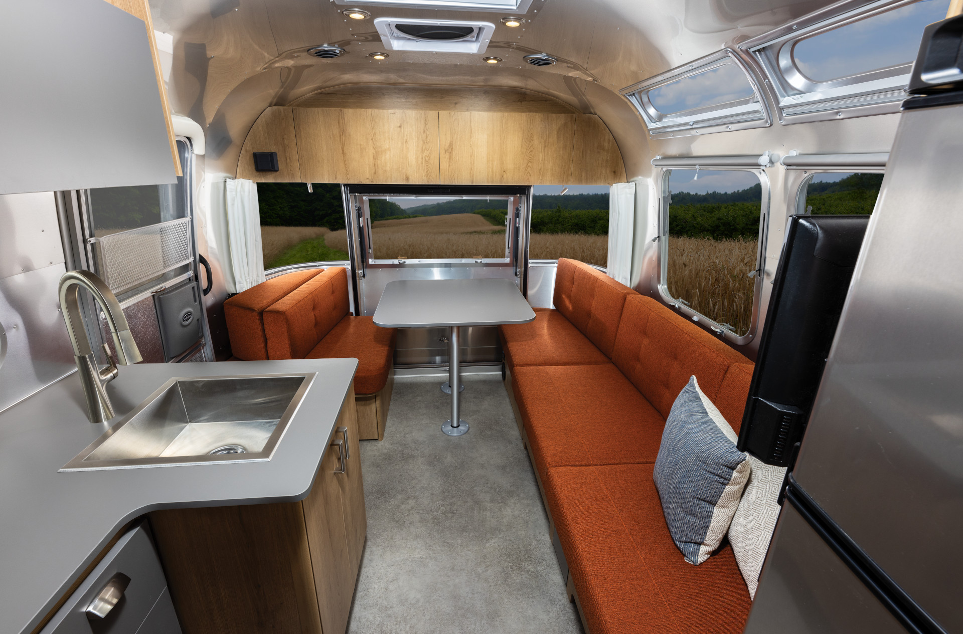 Airstream Trade Wind Terracotta decor