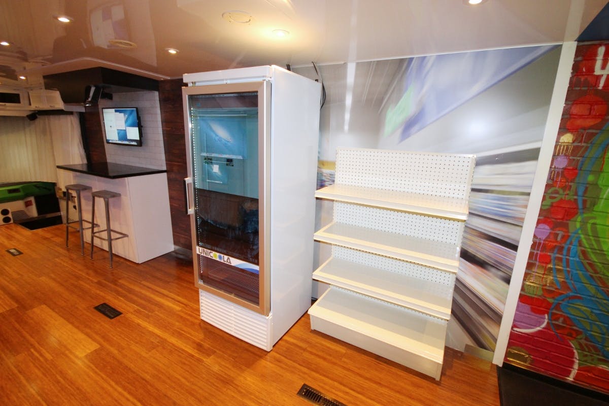 2Creative_Mobile_Interiors_Mobile_Technology_Lab_Retrofit