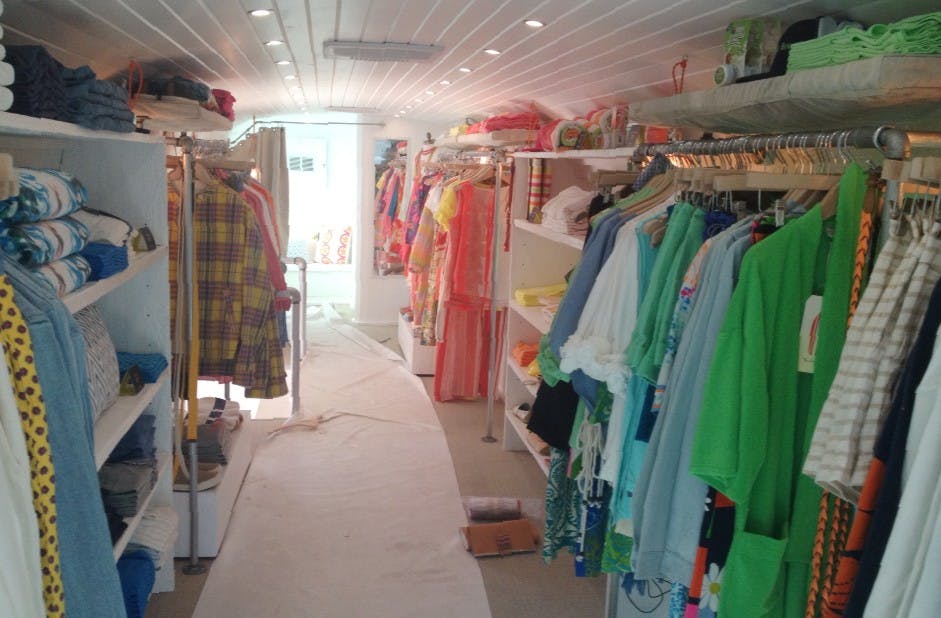 2Luxury_Clothing_Line_Mobile_Store_Bus_Conversion