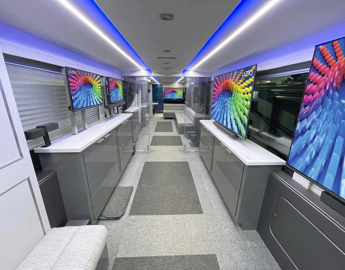 2Vizio-Bus_Mobile-Marketing_Product-Display-Vehicle_CMI-Conversion_Custom-Coach