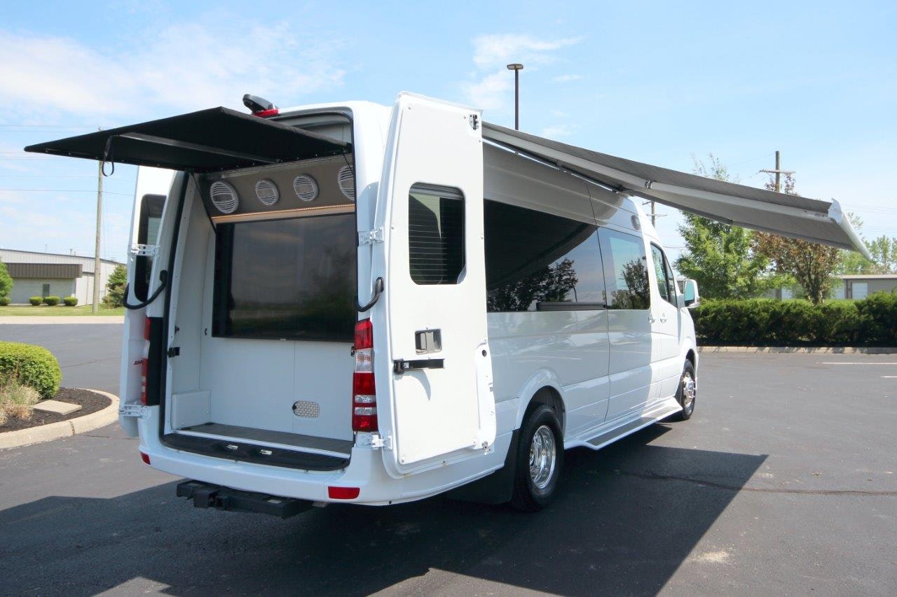 Mercedes_Sprinter_Dual-Awnings_Rear-Tailgate