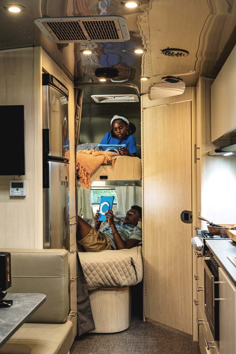 airstream flying cloud 30FB bunk 7