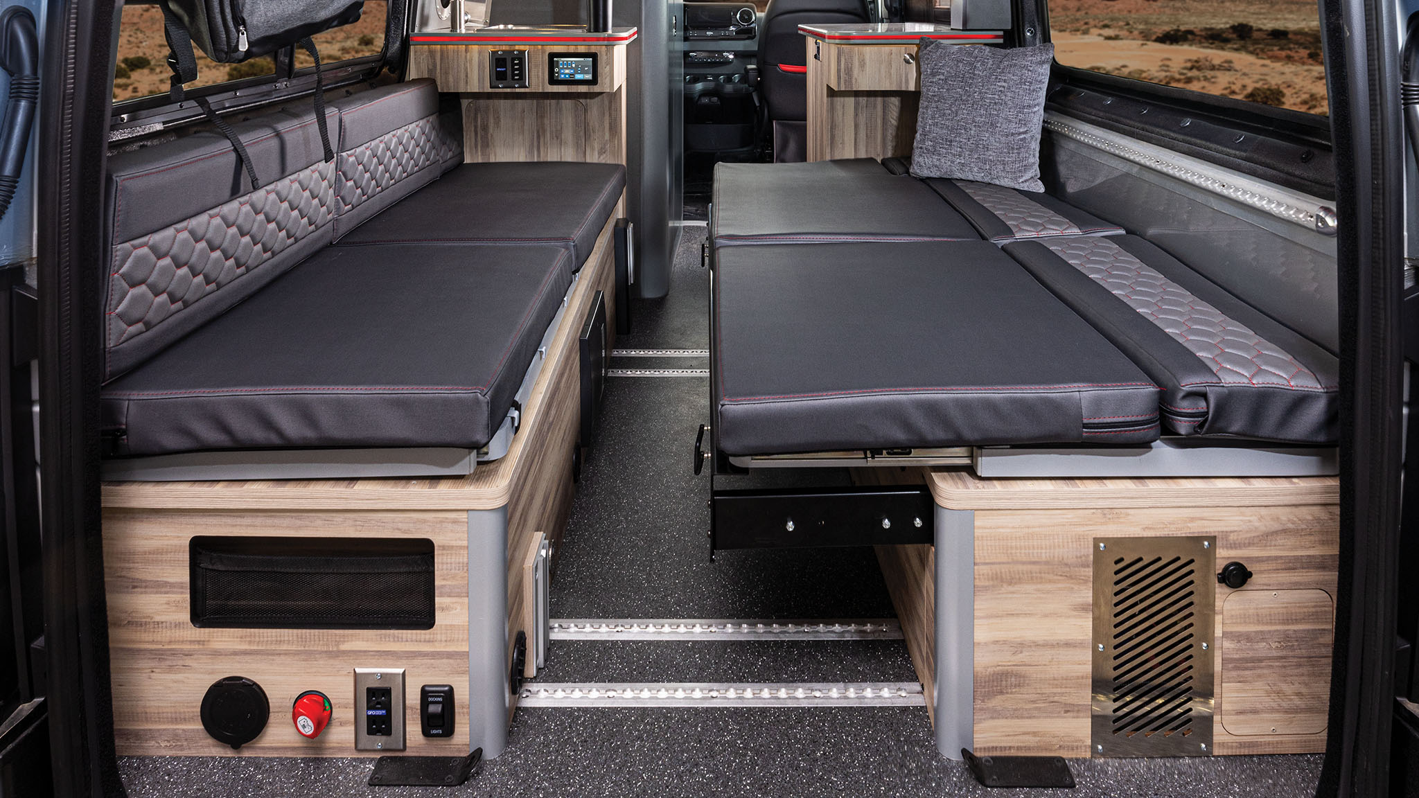 interstate 19X bed system three options _0000_AIRMKT 2025 19X BTF Twin Bed PRINT