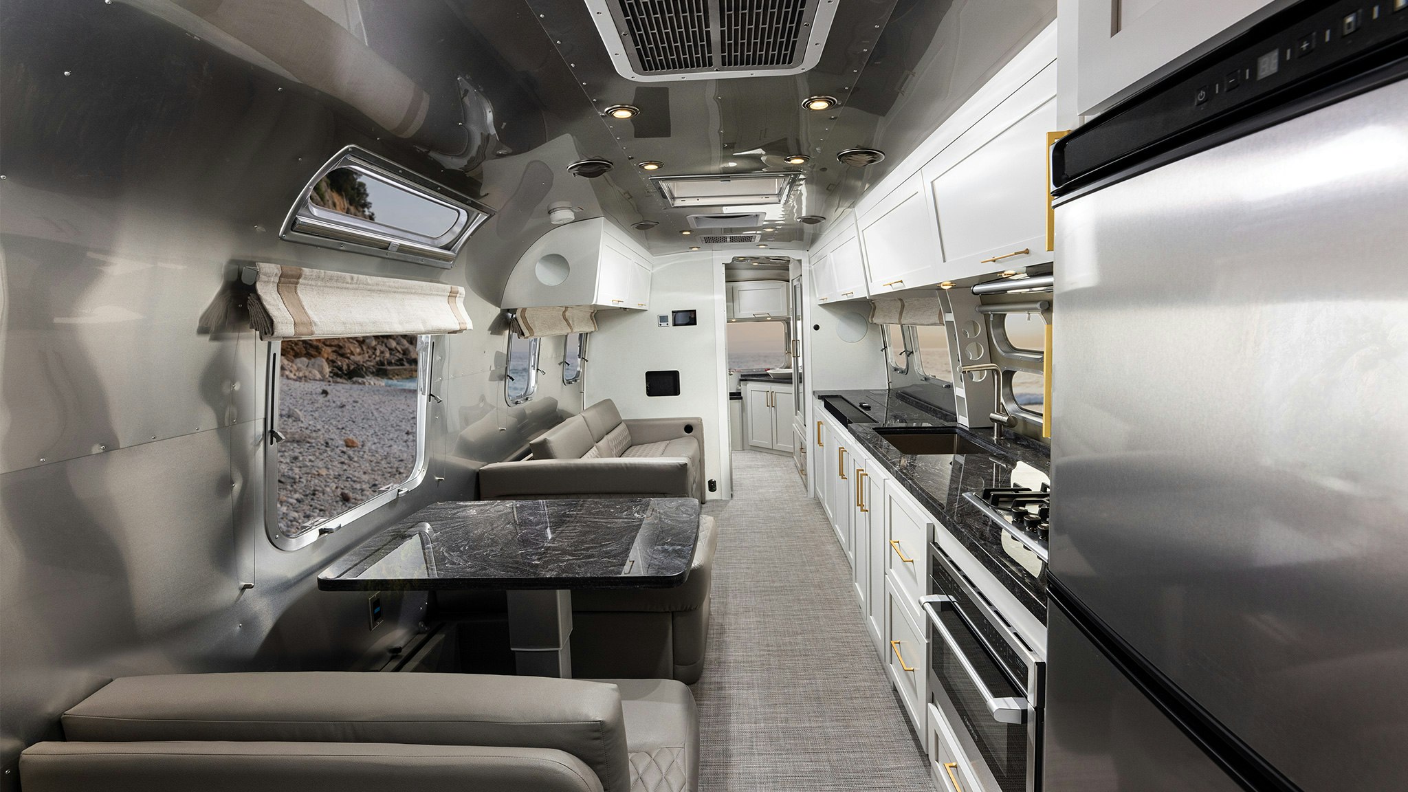 airstream-classic-33fB-is-the-luxury-trailer-of-the-year