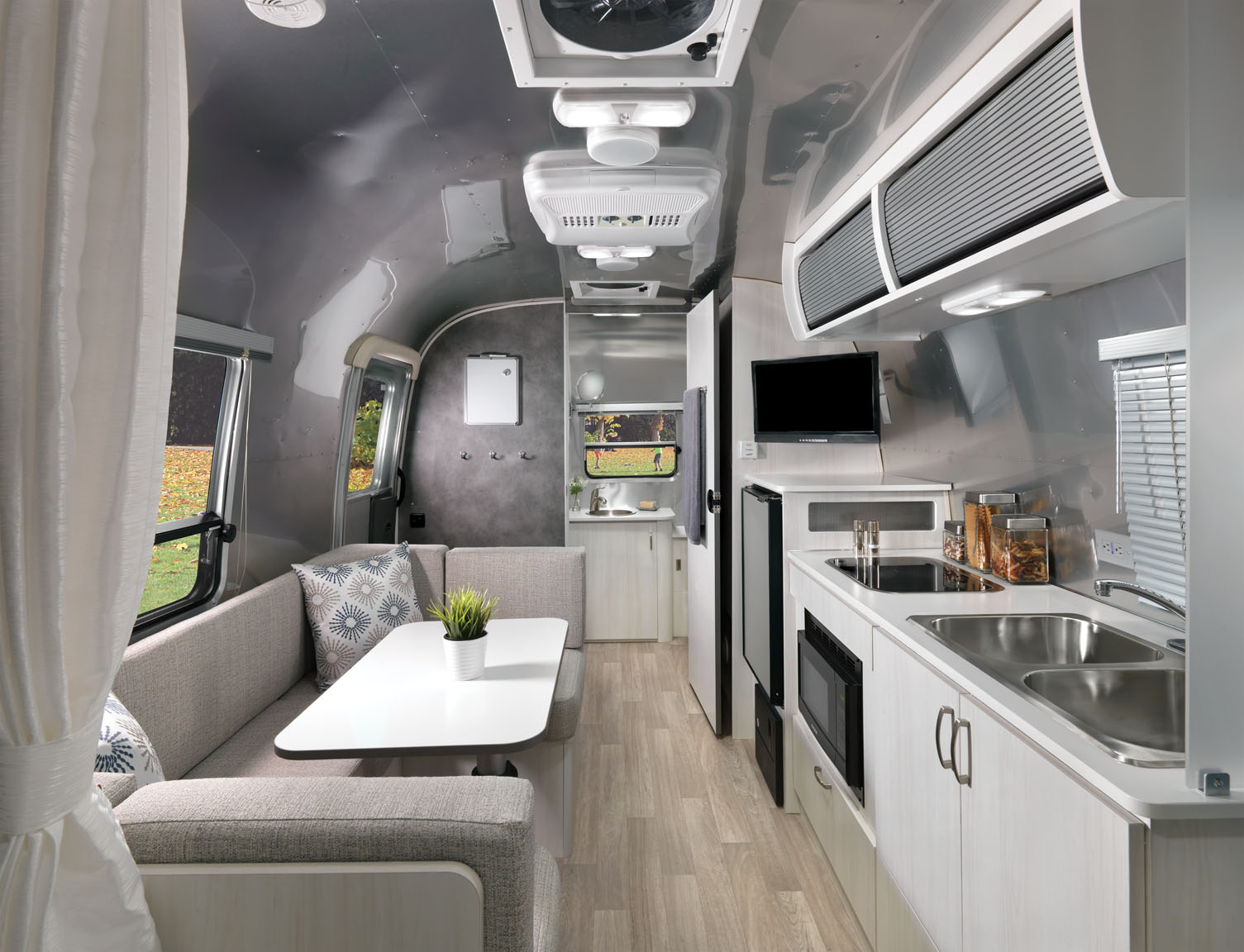 AIRMKT 2020 Bambi 22FB Interior F2B Dune_80011 PRINT