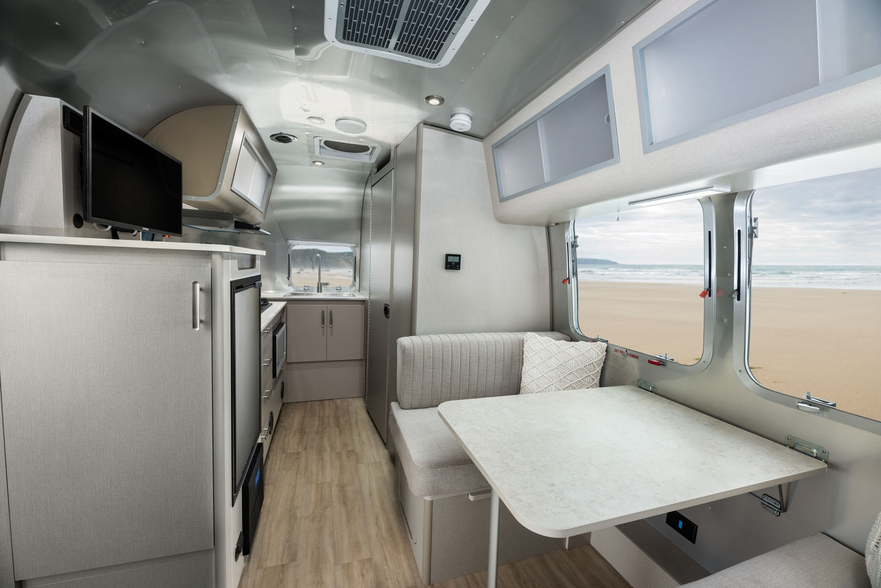 AIRMKT 2025 Caravel 20 Dinette and Galley 1 FR PRINT